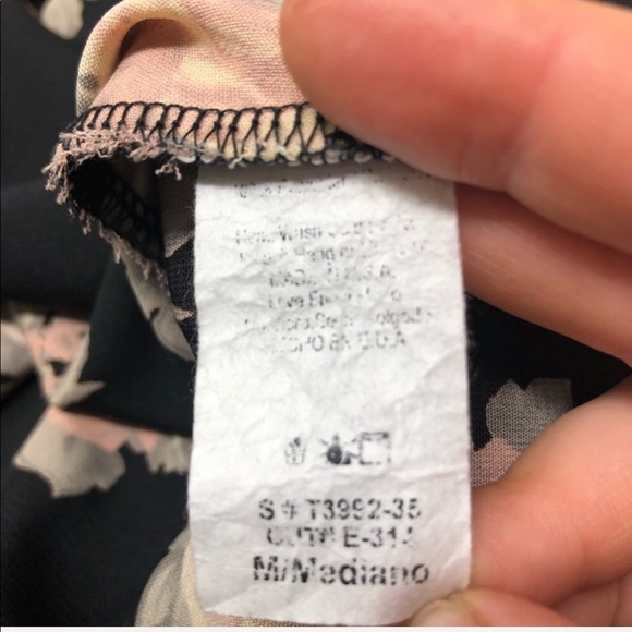 Donating soon! Poema black tunic with rose print - Picture 6 of 6